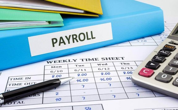 如何计算员工的日工资?